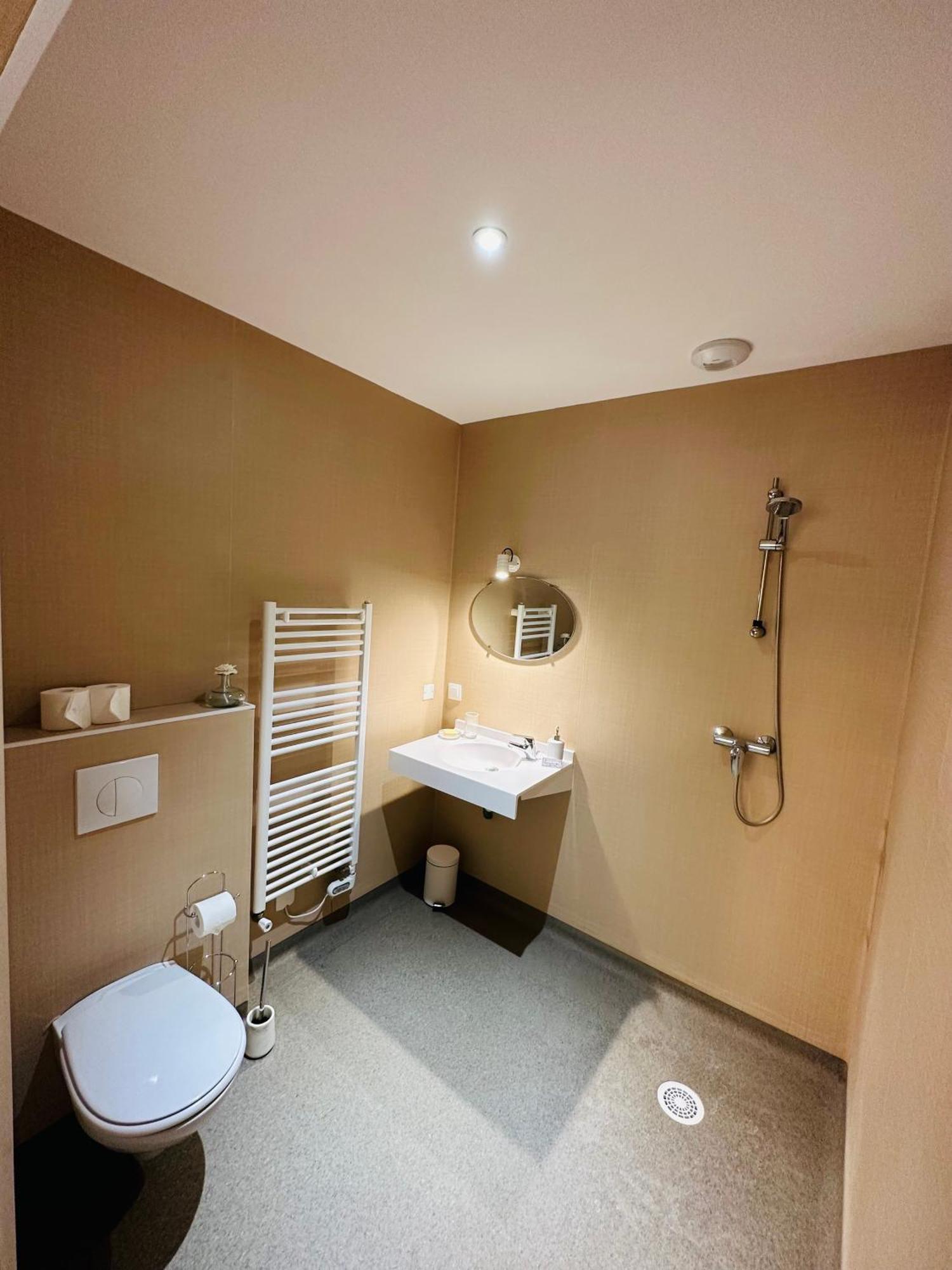 Le Presbytere • Maison Flore Bed & Breakfast *
